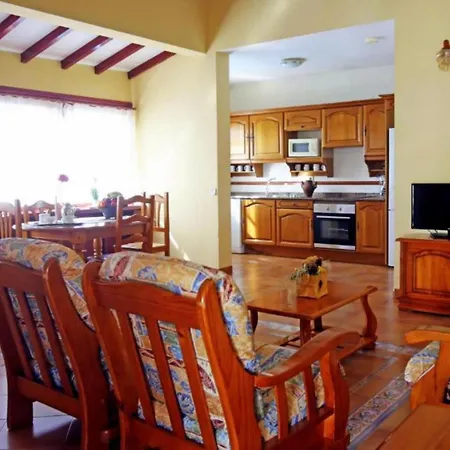 Villa With Private Pool Near The Beach